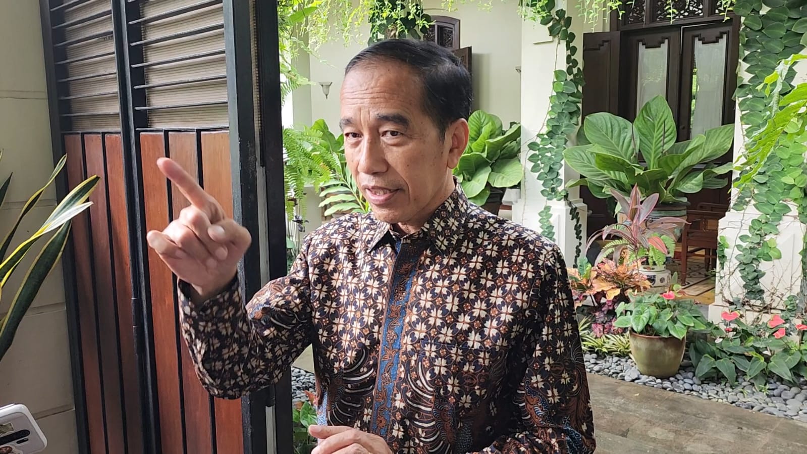 Konsekuensi Ekonomi di Balik Safari Politik Jokowi