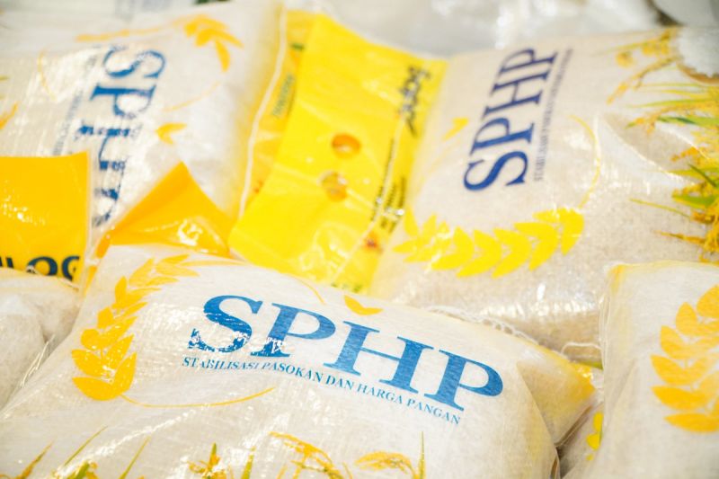 Rugikan Konsumen, DPR Soroti Beras SPHP Oplosan