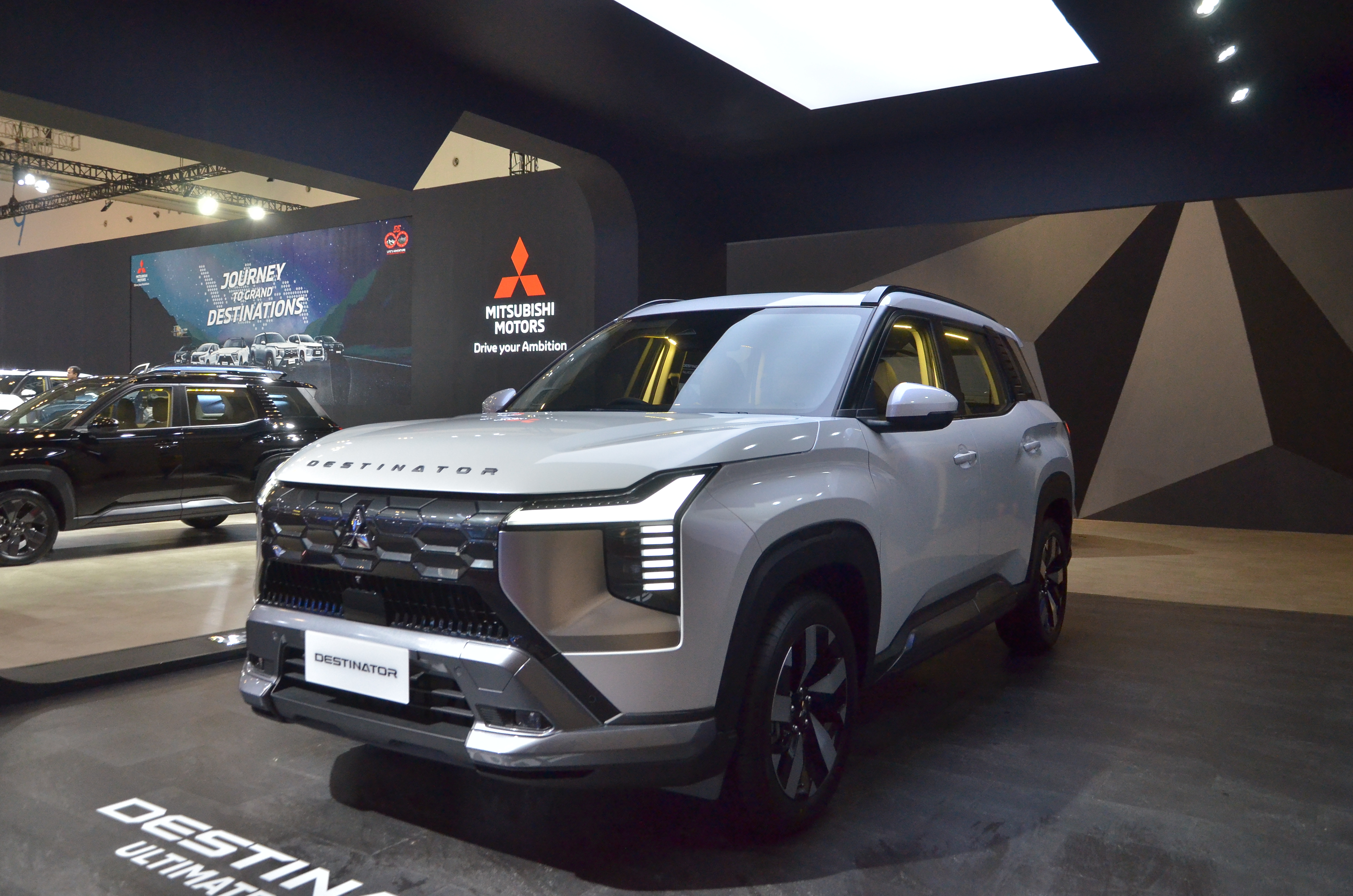 Mitsubishi Destinator: SUV Keluarga Modern dengan Kabin Luas dan Banyak Ruang Penyimpanan