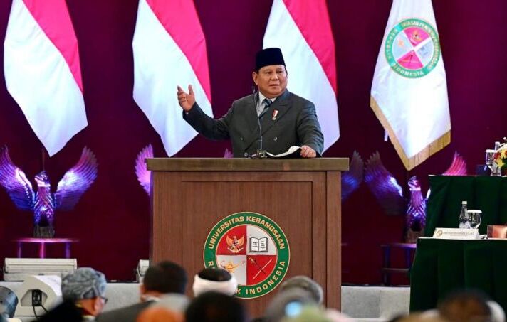 Presiden Prabowo Subianto memberi sambutan pada sidang senat terbuka wisuda 521 sarjana UKRI di Trans Convention Centre, Kota Bandung, Jawa Barat, Sabtu (18/10/2025). Foto: Biro Pers Sekretariat Presiden