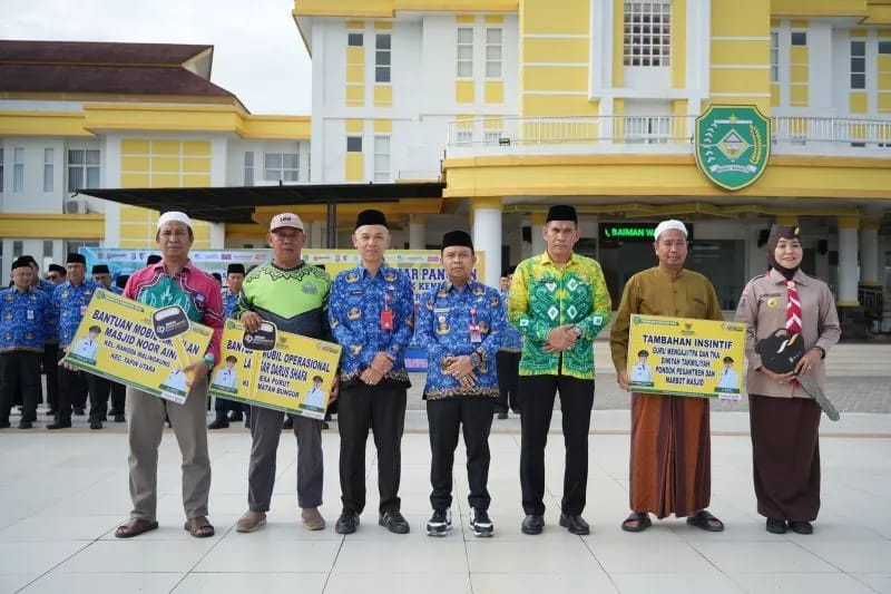 Tunaikan Janji Politik, Bupati Tapin Salurkan Insentif kepada Pegiat Keagamaan