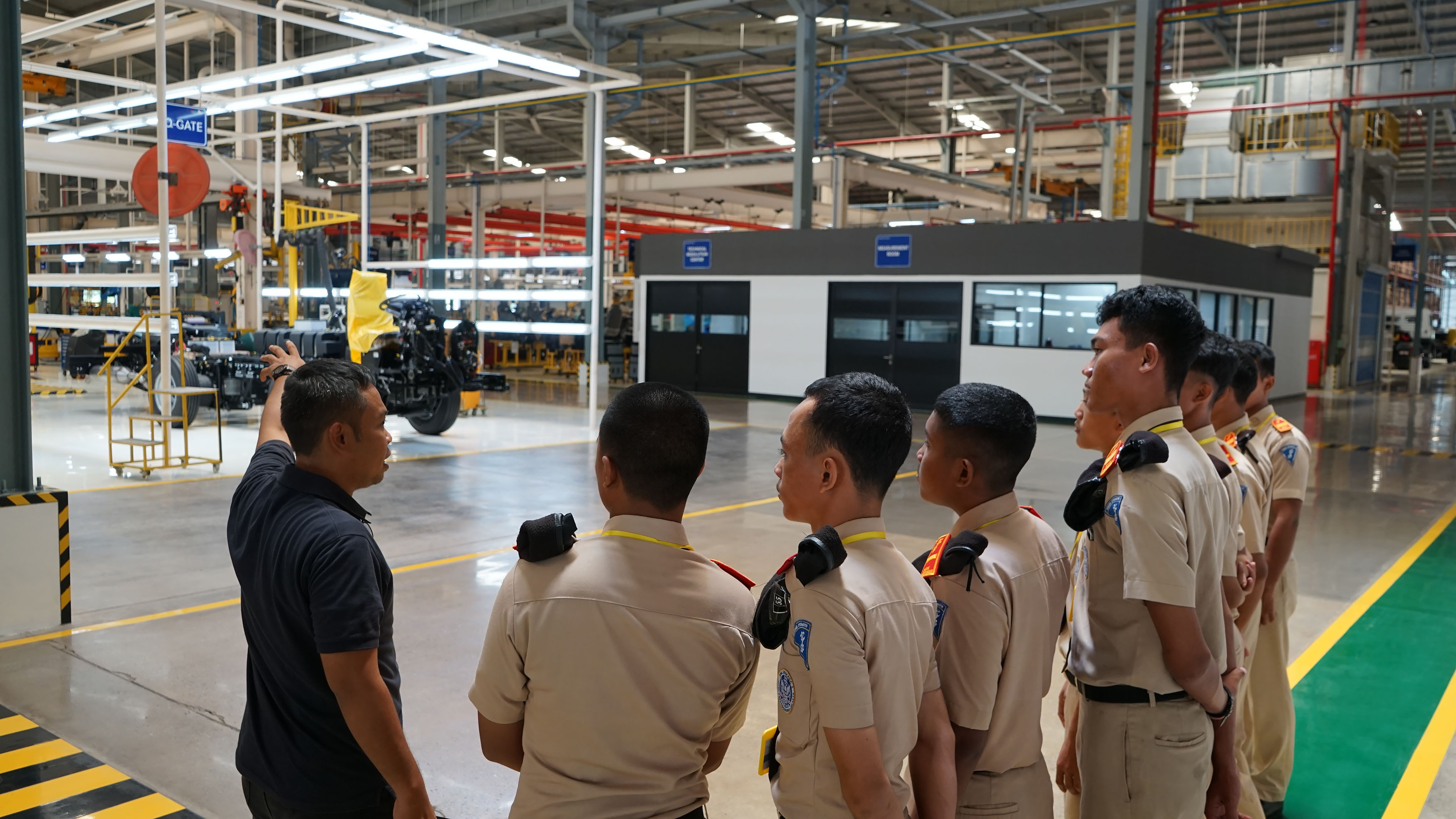 Daimler Donasi Mesin Bus dan Pelatihan Teknis di SMK Angkasa 1 Jakarta
