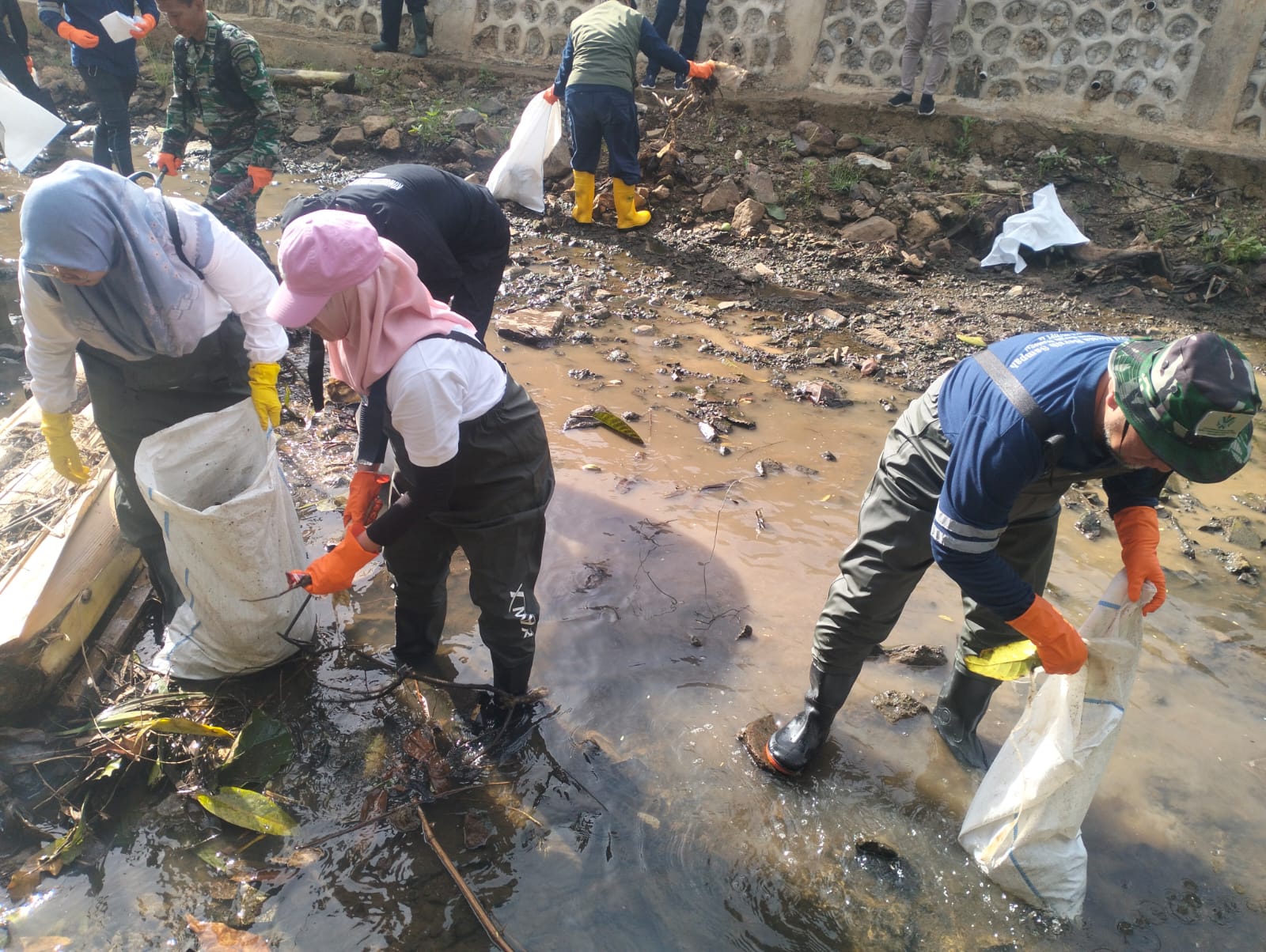 Gencarkan Aksi Bersih Sungai Cipinang: Mengembalikan Kejayaan Sungai Sebagai Sumber Kehidupan