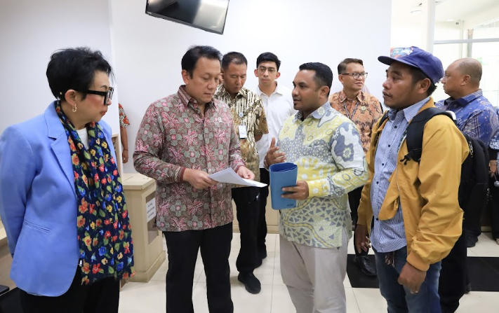 KLH/BPLH Percepat Layanan Publik, Wamen Diaz Resmikan Pos Pengaduan Masyarakat