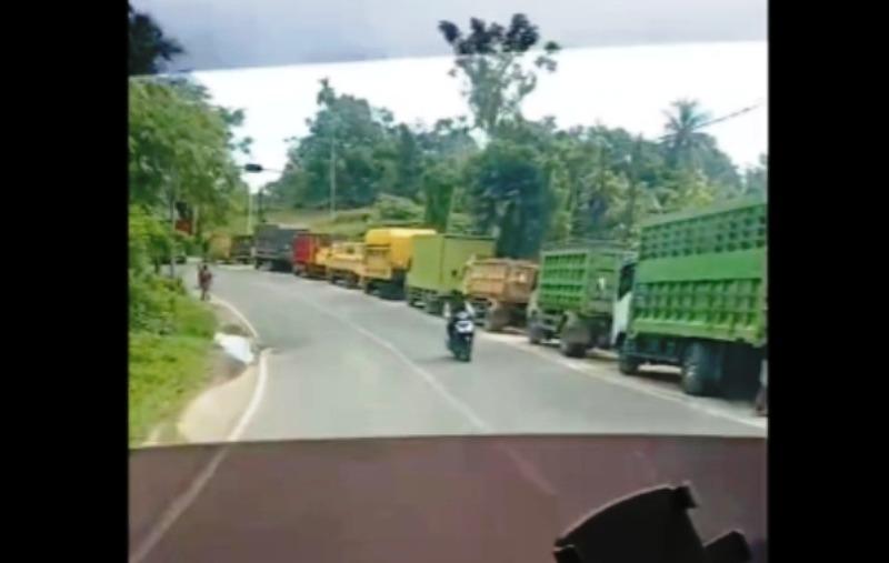 Sopir Truk Keluhkan Antrean BBM Mengular Hingga 5 Km di Balikpapan