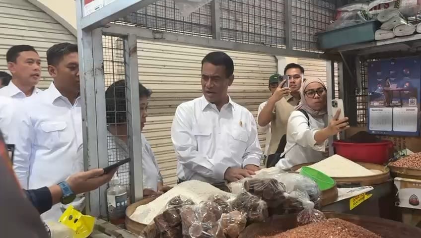 Sidak di Pasar Legi Solo, Mentan Amran Geram: Jangan Politisasi Pangan!