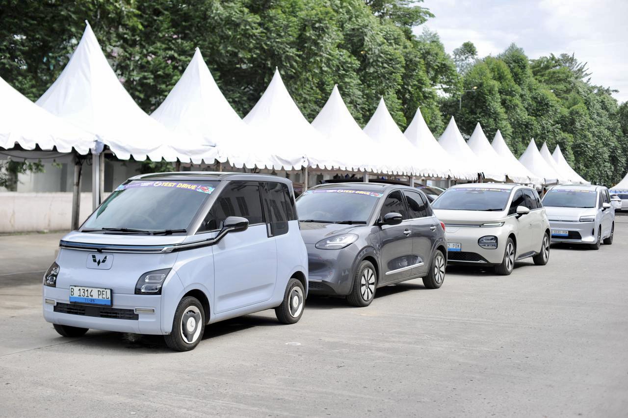 Konsisten Produksi Lokal EV, Wuling Raih Gelar Penggerak Industri Kendaraan Listrik Indonesia