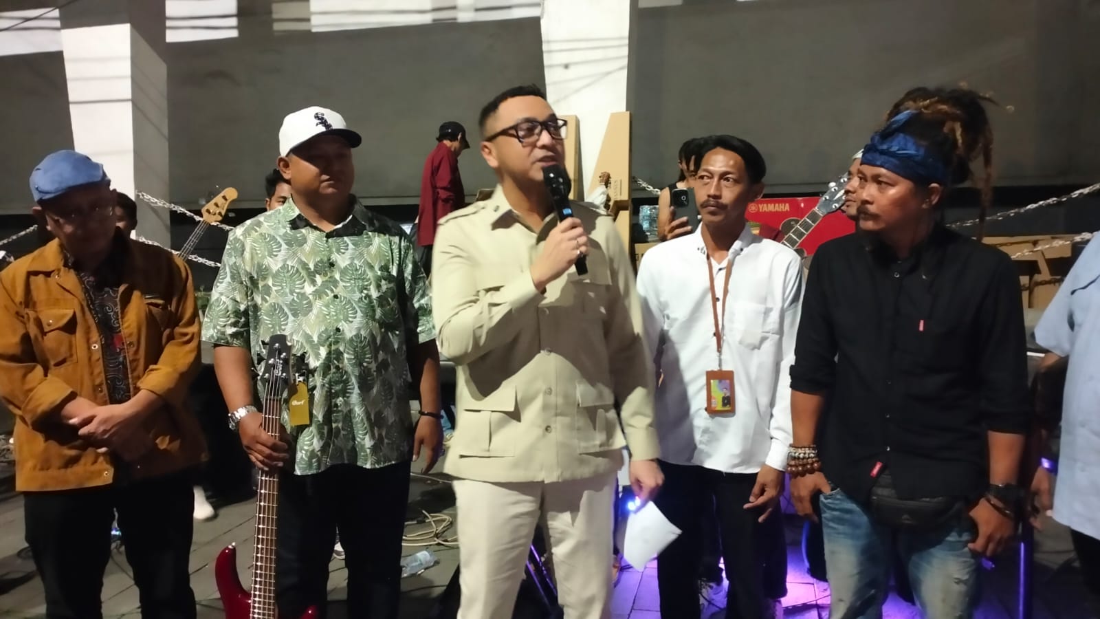 Kementerian Kebudayaan Apresiasi Musisi Jalanan di Kota Tua, Serahkan Alat Musik Baru