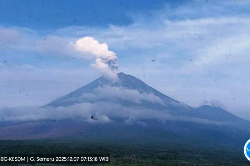 Semeru Meletus Empat Kali Sehari, Kolom Abu Tembus 1 Kilometer