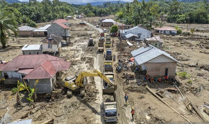 Pengamat Usul Layanan Dokumen Gratis Penting untuk Pemulihan Pascabencana