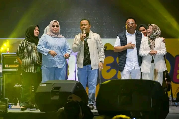 Bupati dan Wakil Bupati Tapin Hibur Warga Bersama Monata di Tapin Expo