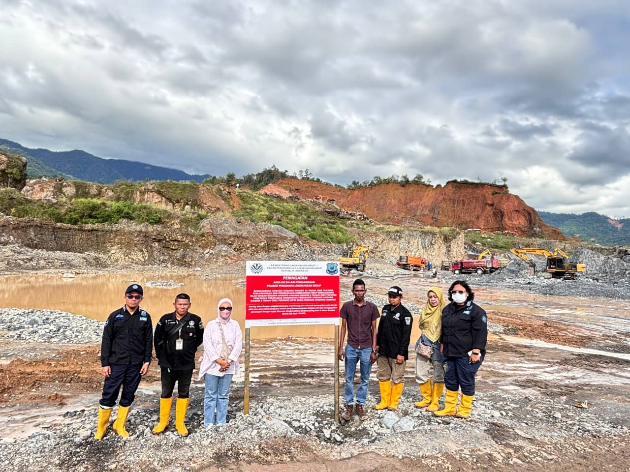 Tambang Hulu Jadi Biang Banjir, KLH Hentikan Paksa Lima Perusahaan di Sumbar