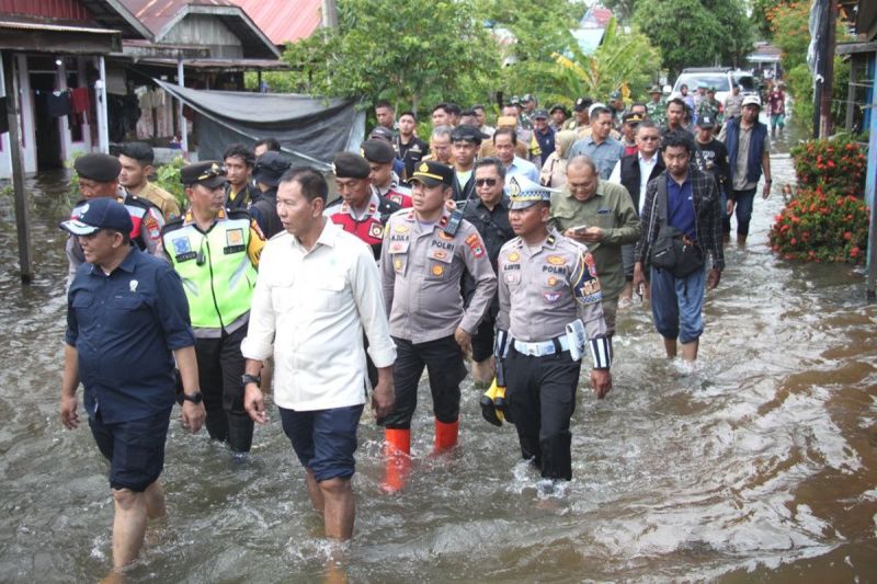 Tinjau Banjir di Bincau Kalsel, Menteri LH Ingatkan Kearifan Lokal