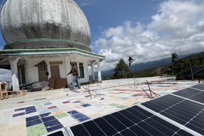 UGM Pasang Penjernih Air Bertenaga Surya di Lokasi Bencana Aceh