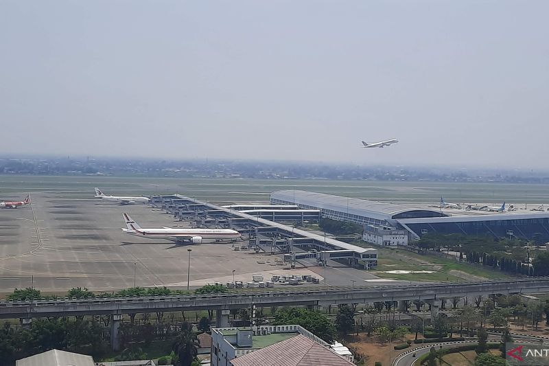 Bandara Soetta Alihkan Pendaratan Pesawat Akibat Cuaca Buruk