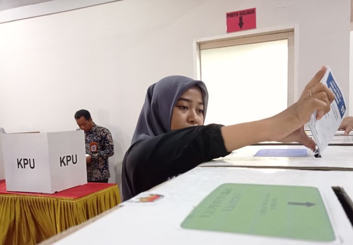 Pilkada Langsung, Demokrasi Prosedural, dan Ilusi Kesejahteraan
