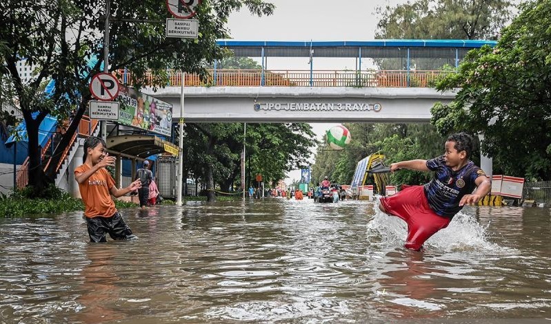 Jakarta Diprediksi Diguyur Hujan Seharian, Warga Diminta Waspada