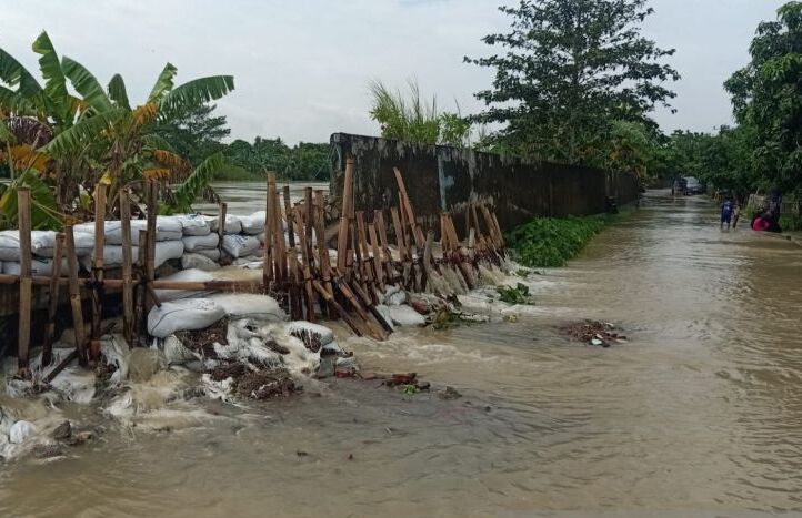 Tanggul Sungai Citarum Jebol, 553 KK di Bekasi Terdampak