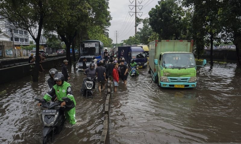 Banjir Masih Meluas di Jakarta, 125 RT dan 14 Ruas Jalan Tergenang Jumat Pagi