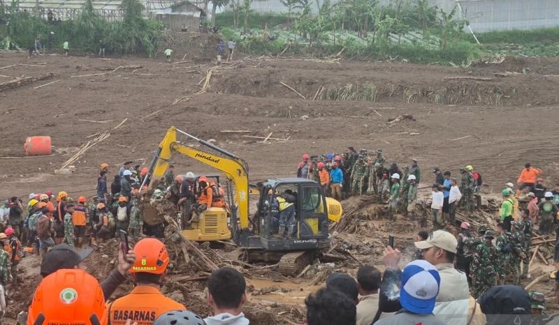 Pencarian Korban Longsor Cisarua Berlanjut, SAR Kerahkan 9 Alat Berat dan Anjing K-9
