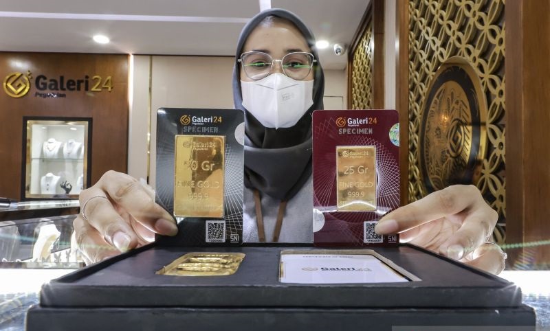 Saat Inflasi dan Geopolitik Mengguncang Pasar, Harga Emas Kembali Bersinar