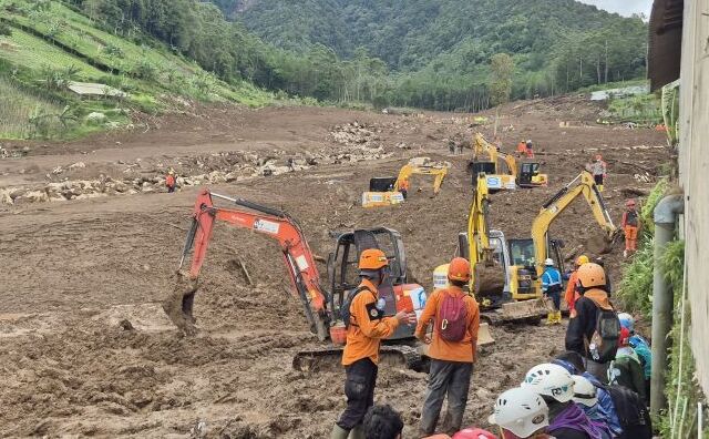 Maksimalkan Pencarian Korban Longsor Cisarua, SAR Tambah Dua Alat Berat