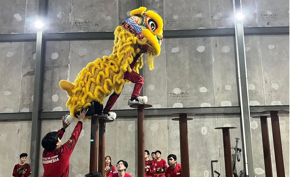 Barongsai di Indonesia: Dari Ritual Imlek, Simbol Harmoni, hingga Juara Dunia