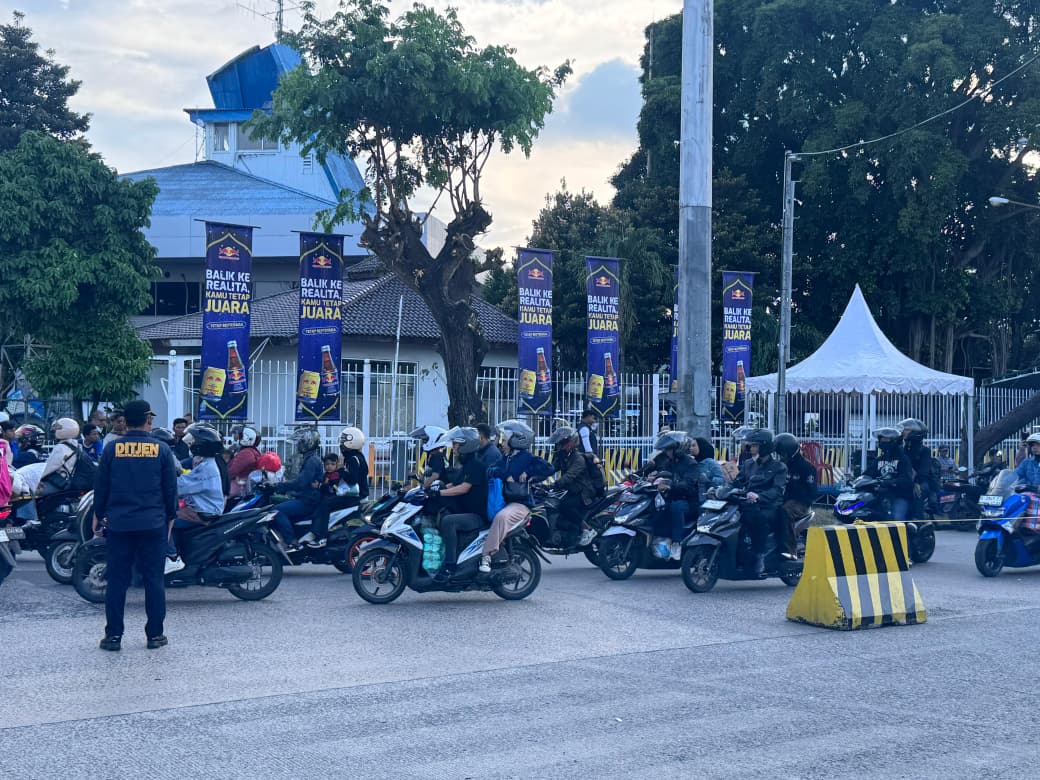 Arus Balik Memuncak di Bakauheni, Pemudik Andalkan Kratingdaeng Jaga Stamina