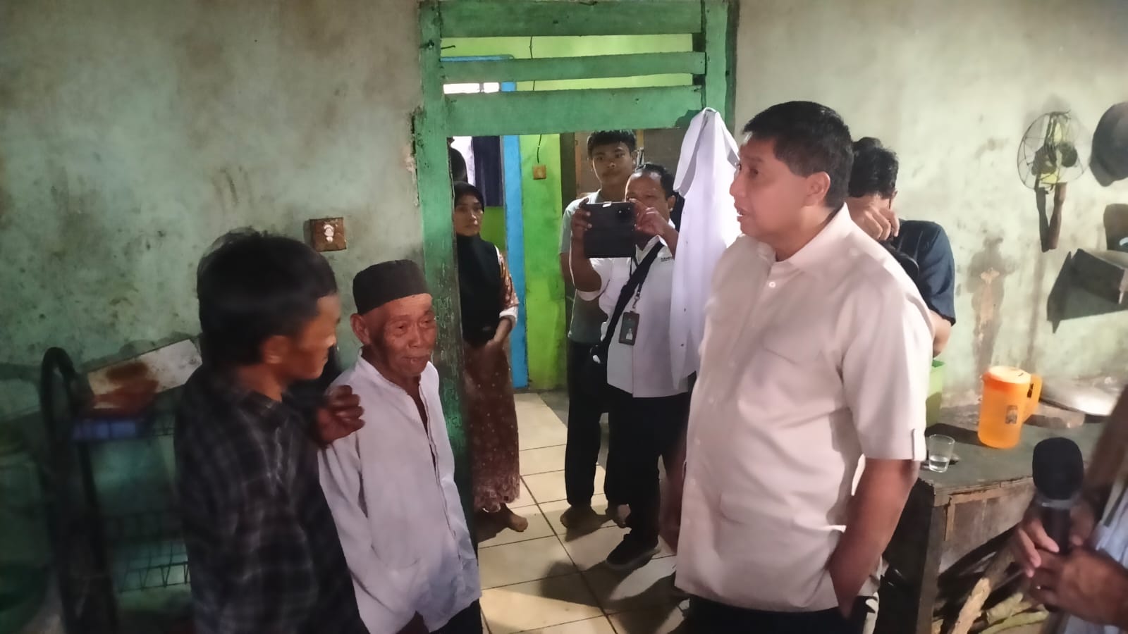 Menteri PKP Pantau Pelaksanaan BSPS di Desa Pete, Tiga Rumah Diperbaiki