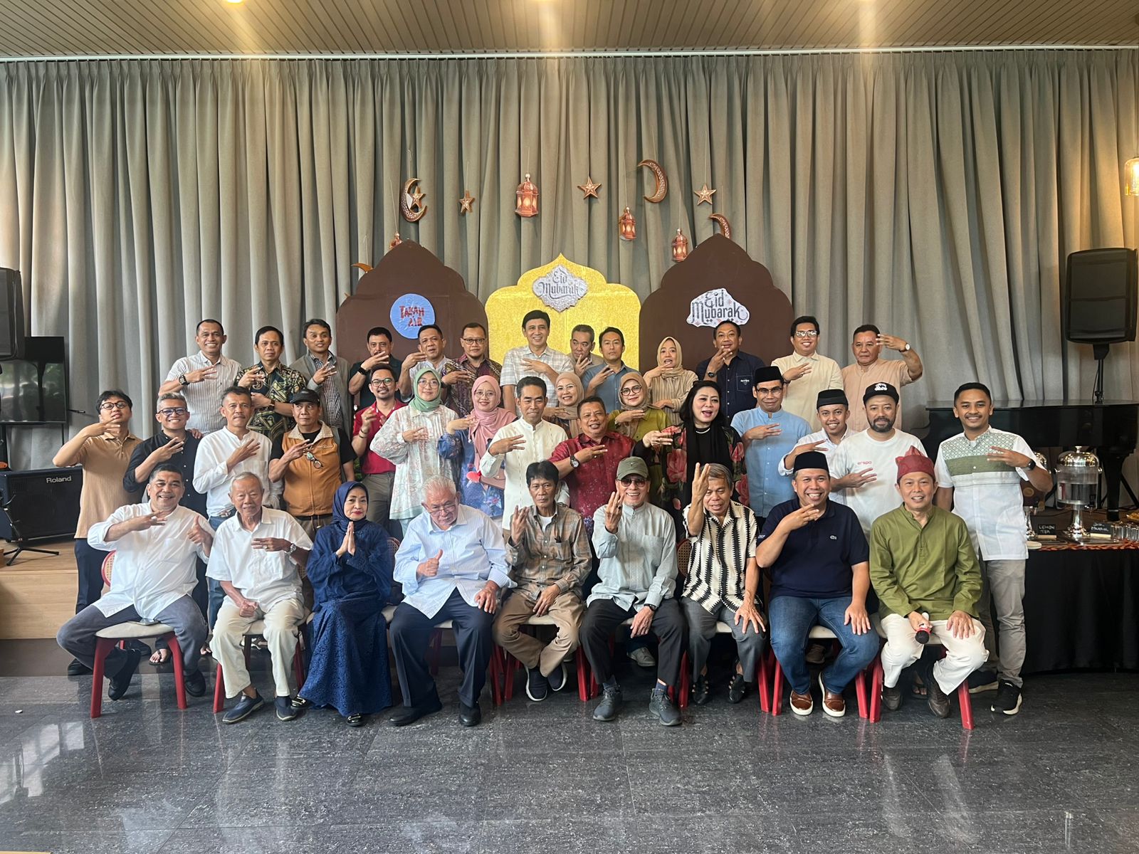 Serahkan Bingkisan Lebaran ke Peserta HBH, Ikafe Konsisten Tebar Semangat Riang Gembira