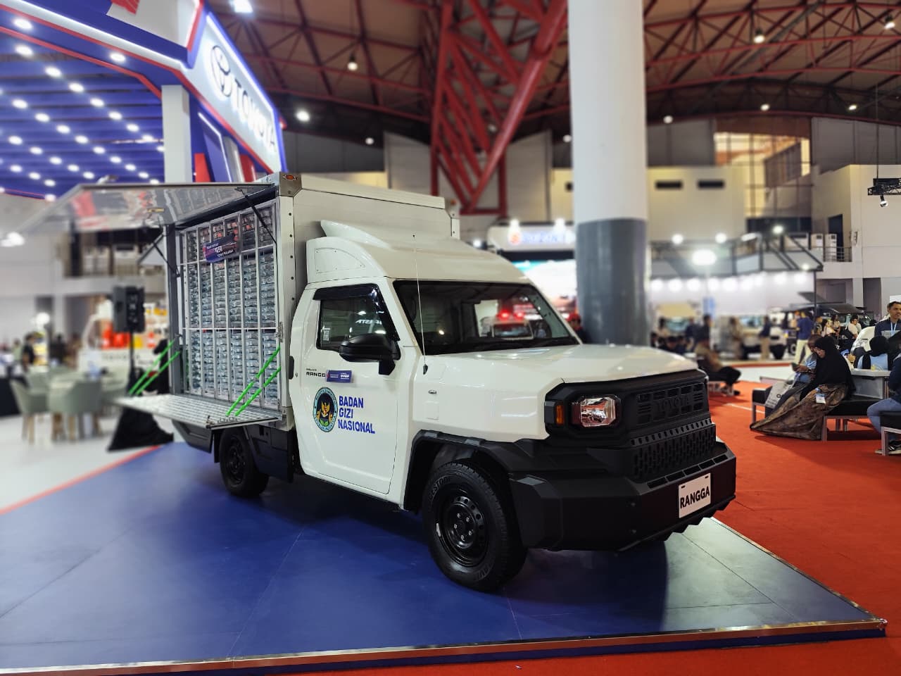 Toyota di GIICOMVEC 2026 Bawa Hilux Rangga yang Disulap Jadi Mobil Bisnis Serba Bisa!
