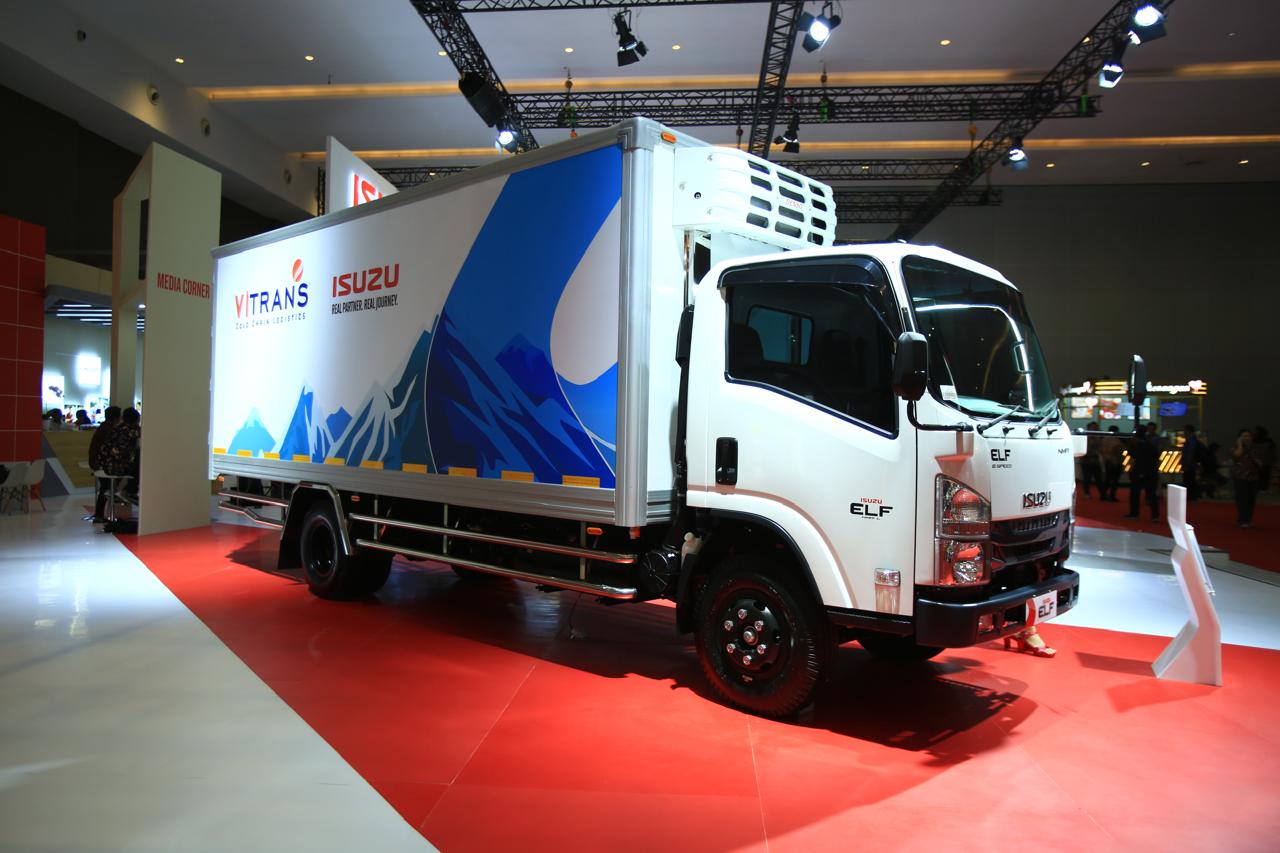 Isuzu Tampilkan ELF Refrigerator untuk Dukung Industri Cold Chain di GIICOMVEC 2026