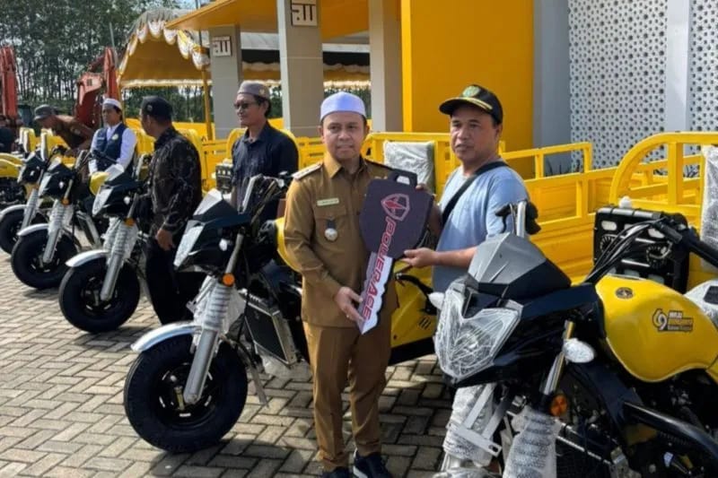 Pemkab Tapin Berikan Motor Tiga Roda untuk Masyarakat