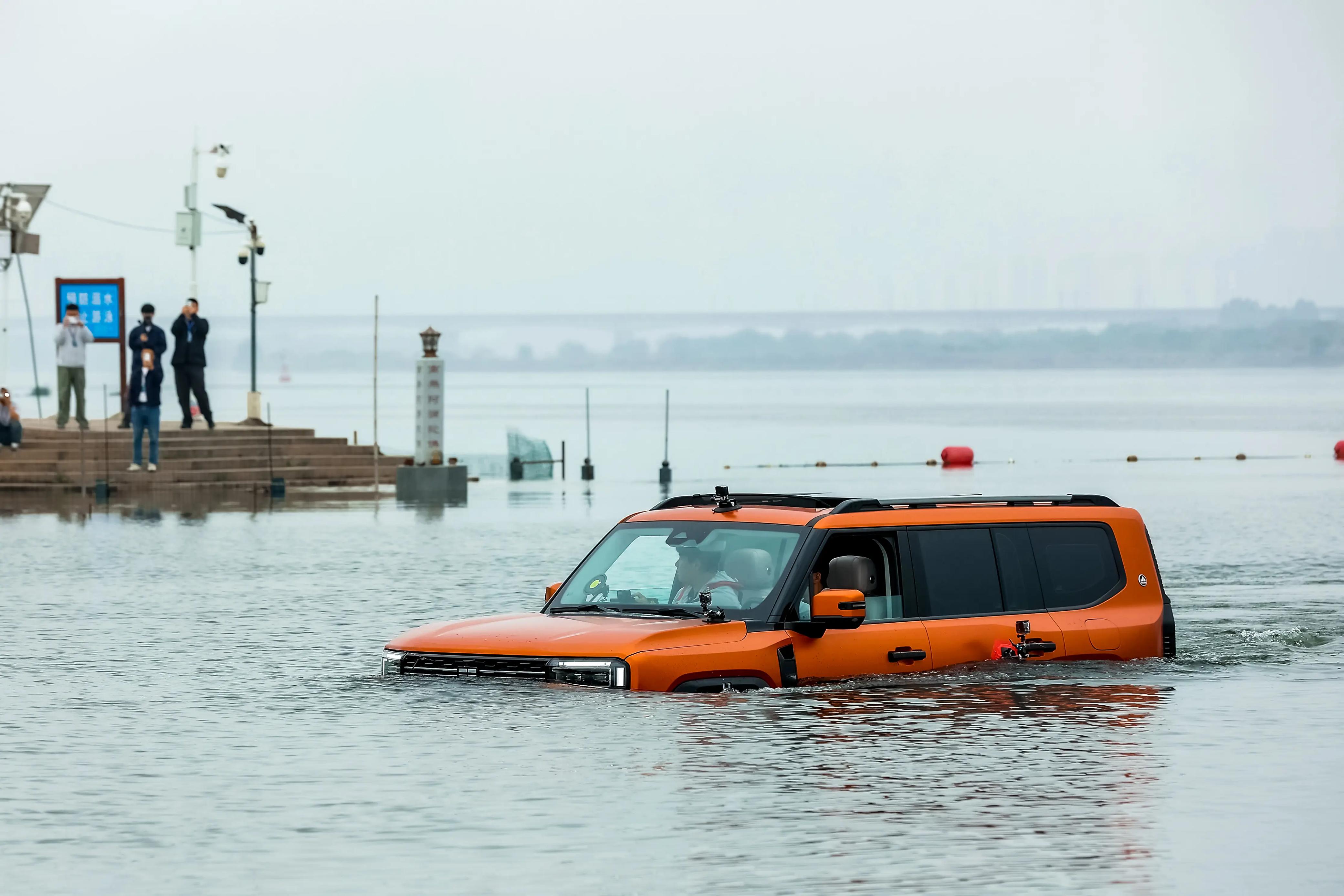 Jetour G700 Pecahkan Rekor! Seberangi Sungai 1,2 Km Cuma 10 Menit
