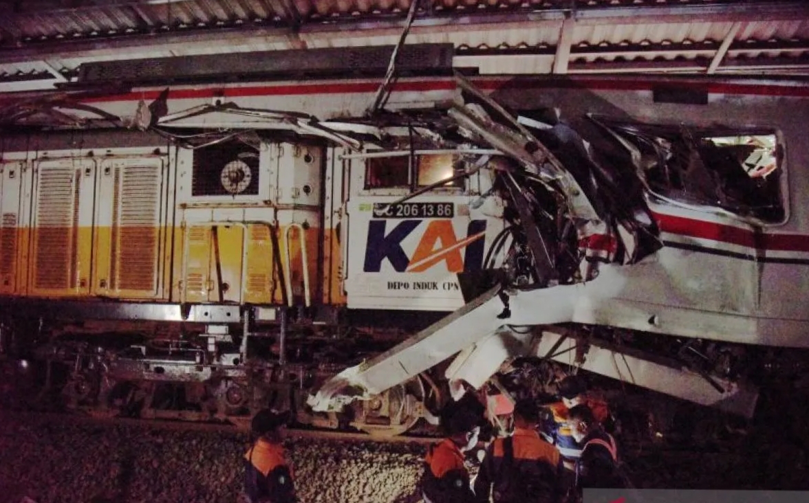 Kecelakaan Bekasi Timur: 4 Tewas, 79 Luka, KAI Pastikan Evakuasi Selesai