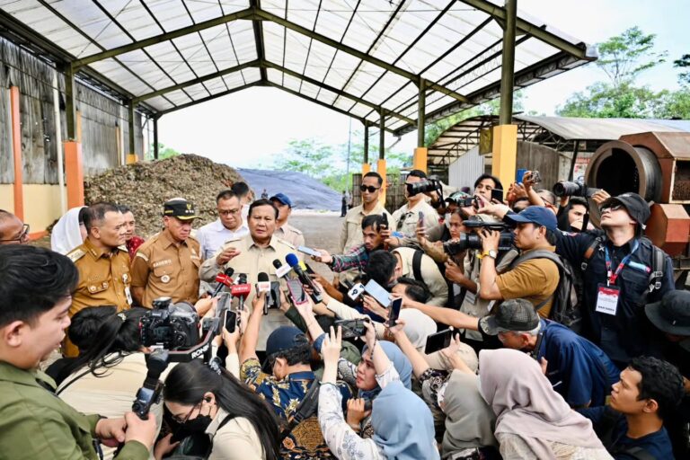 Indonesia Darurat Sampah, Banyumas Menjawab dengan Mesin, Maggot, dan Genteng Plastik