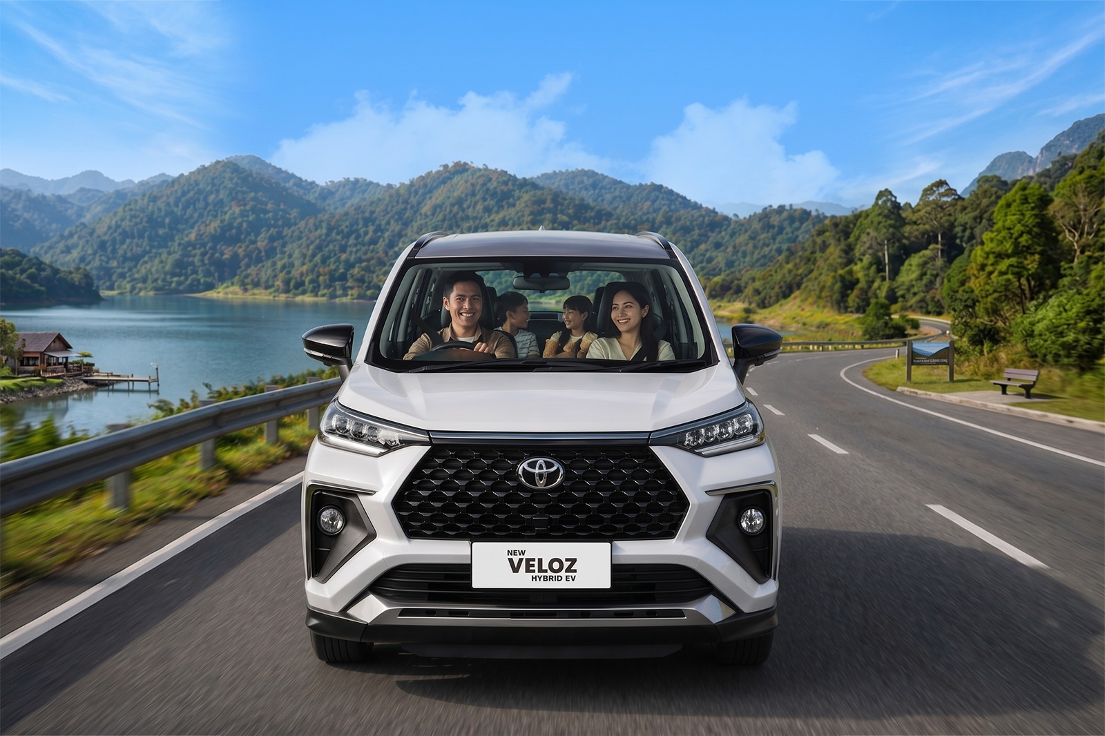 Tips Aman Berkendara Mobil Hybrid Toyota Saat Melintasi Rel Kereta