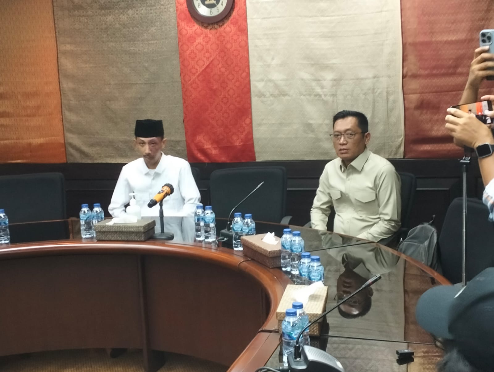 Gus Syahri Dijatuhi Teguran Keras oleh Gerindra Usai Viral Main Gim Saat Rapat