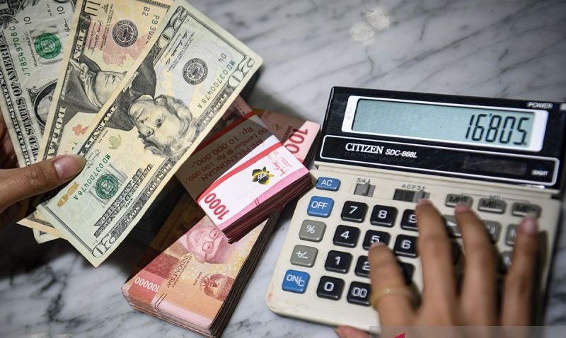 Rupiah Melemah ke Rp17.685 per Dolar AS, Pasar Menanti Keputusan Bank Indonesia