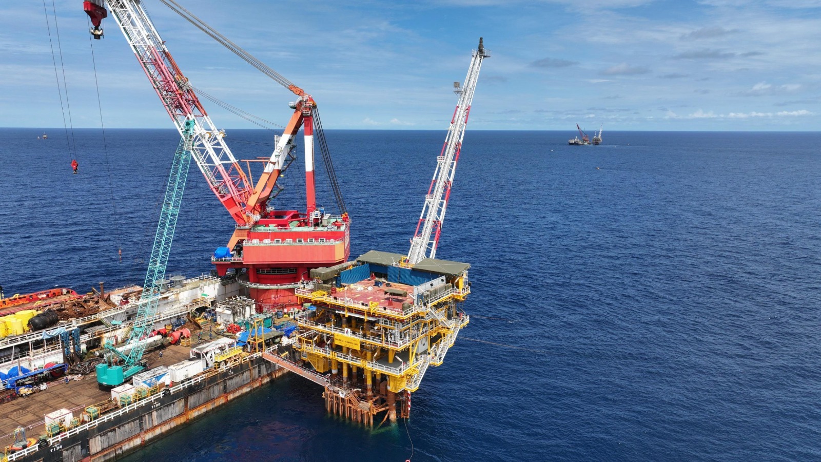 Pertamina Hulu Mahakam Sukses Pasang Topside 1.000 Ton di Lapangan Migas Manpatu