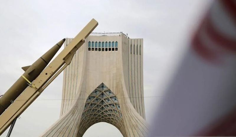 Ketegangan di Selat Hormuz: AS Gempur Lebih dari 80 Target Iran Akibatkan Jalur Minyak Dunia Terancam