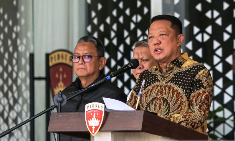 Eks Jampidsus Febrie Adriansyah Resmi Tersangka 3 Kasus Korupsi