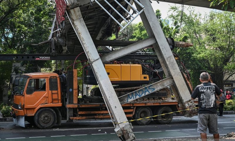 JPO Tendean Runtuh, Saatnya Jakarta Perkuat Perlindungan Infrastruktur Publik