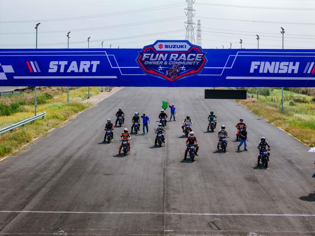 Suzuki Fun Race 2026 Pecah, Komunitas Satria dan GSX Tumpah Ruah di Sirkuit GBT Surabaya