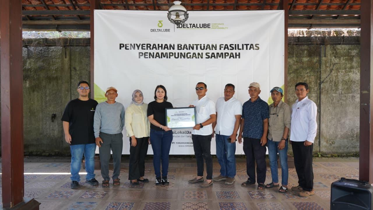 Deltalube Beri Bantuan Fasilitas Penampungan Sampah untuk Warga Kampung Cibogo Bogor