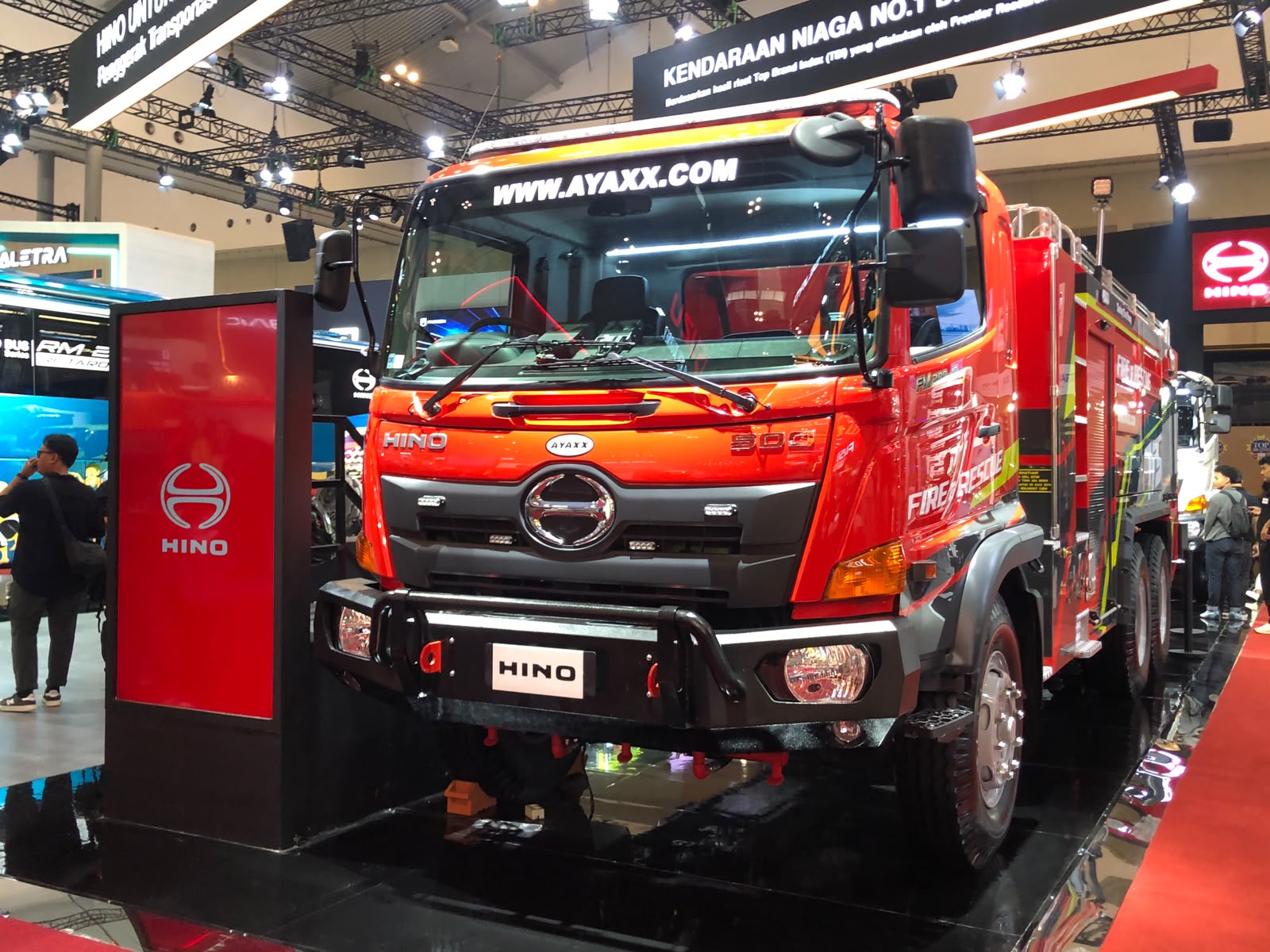 GIIAS 2026: Hino Pamer Truk Pemadam Kebakaran, Bertenaga 280 PS dan Siap Hadapi Situasi Darurat