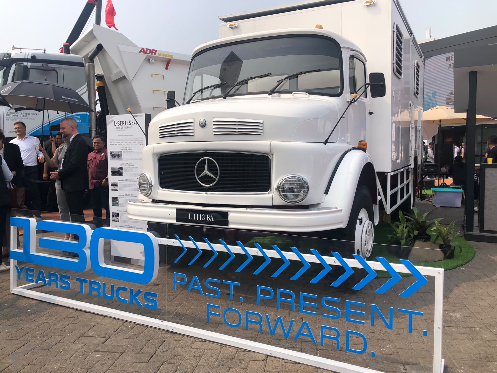 Dari Truk Bagong hingga Truk Modern, Mercedes-Benz Rayakan 130 Tahun di Mining Indonesia 2026
