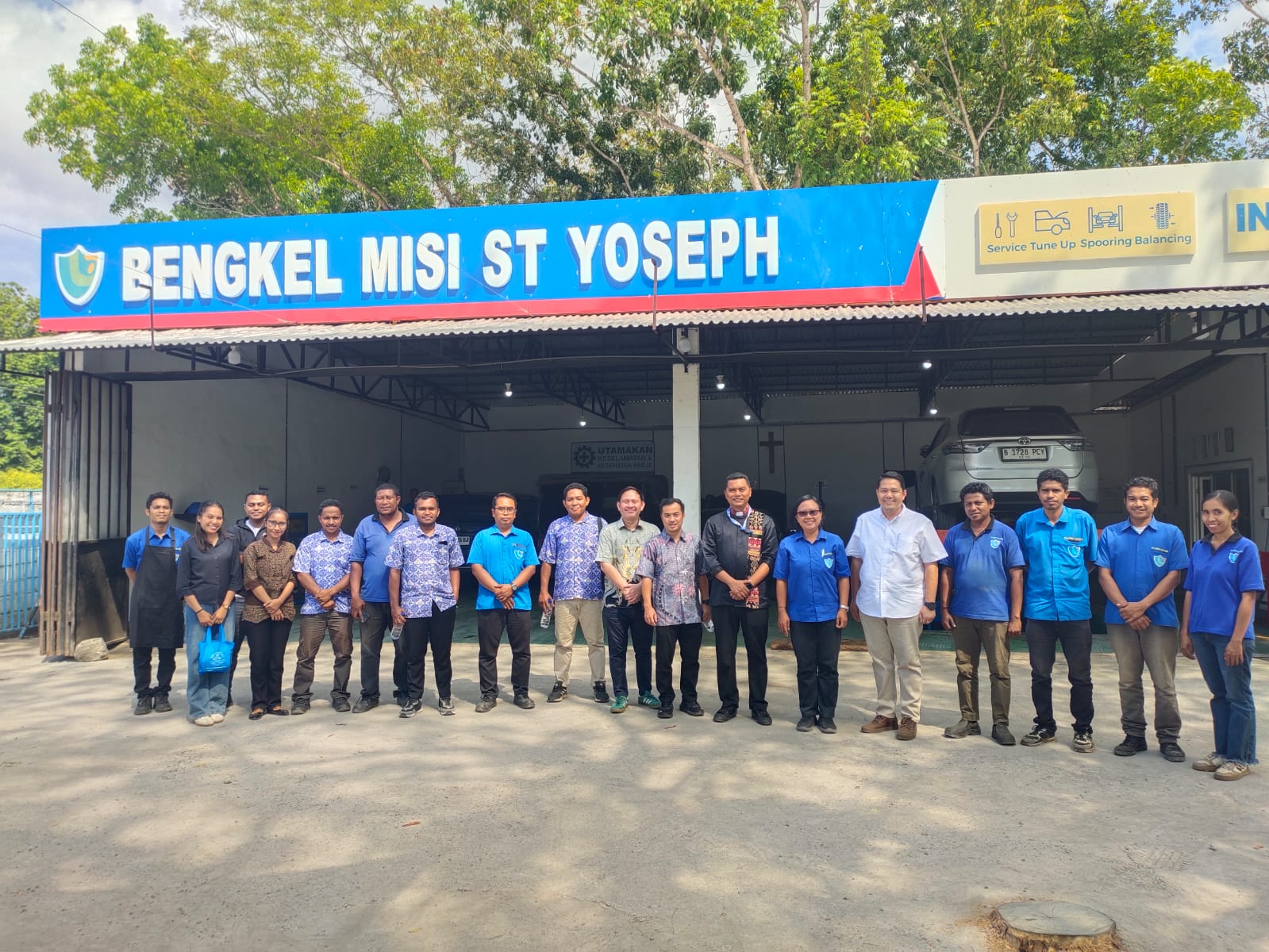 Indomobil Foton Serahkan Mobil Listrik ke Kampus, Jadi Bekal Mahasiswa Hadapi Industri