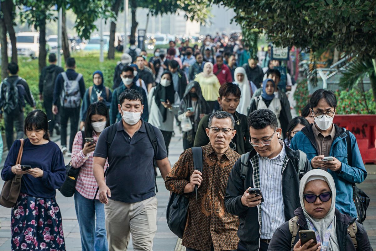 Kelas Menengah Terpukul: Gaji Mengecil, Gaya Hidup Dipangkas, Siapa yang Membela?
