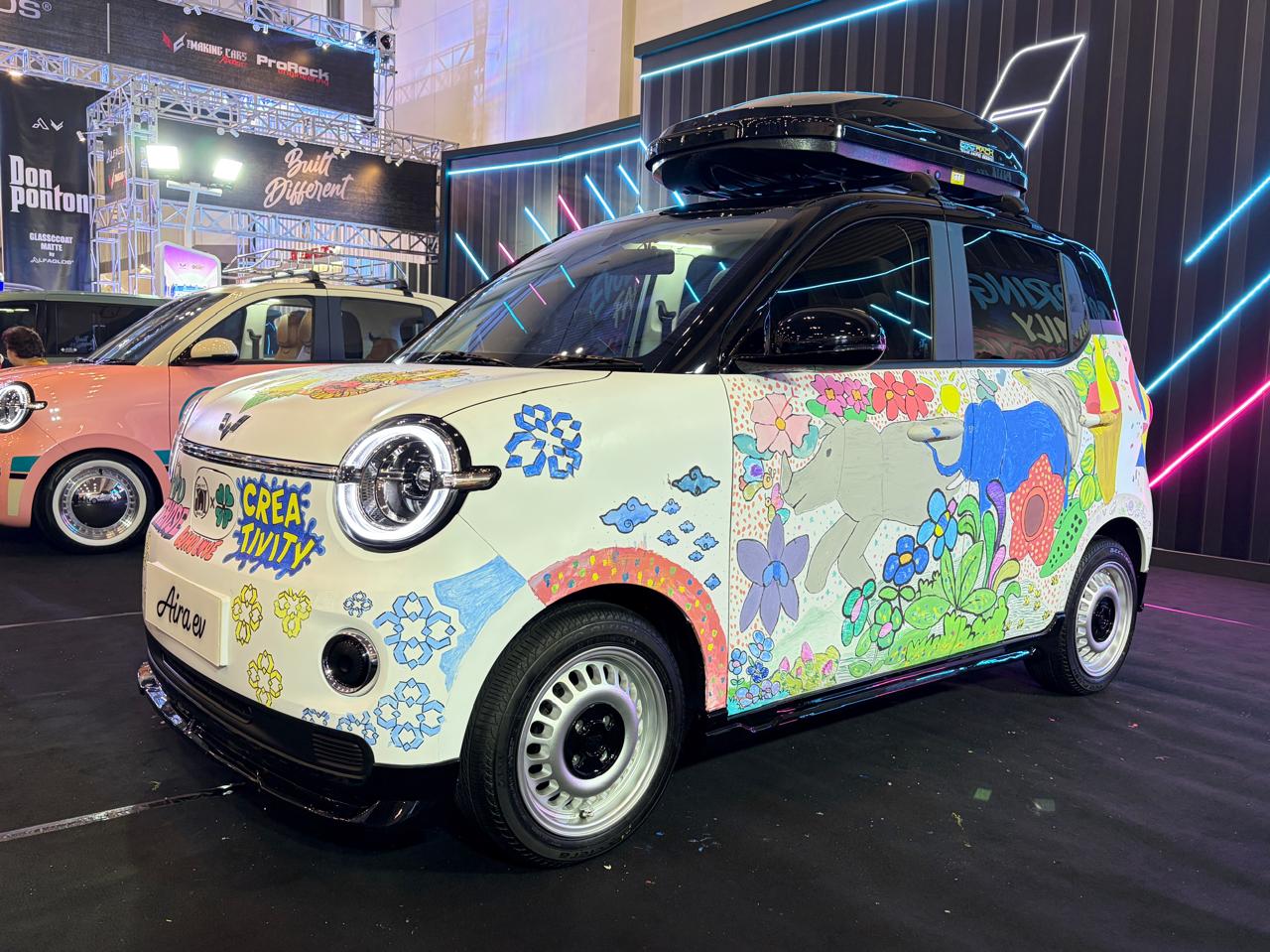 Mengintip Modifikasi Wuling Aira ev, Bodi Mobil Jadi Kanvas Ilustrator Lokal
